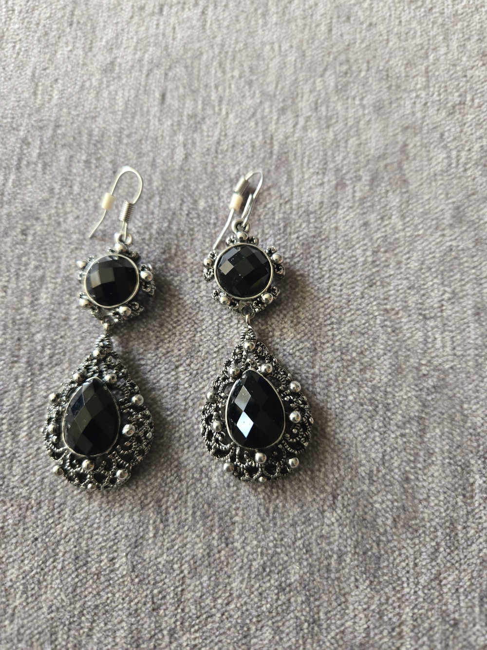 Black Teardrop Dangle Earrings